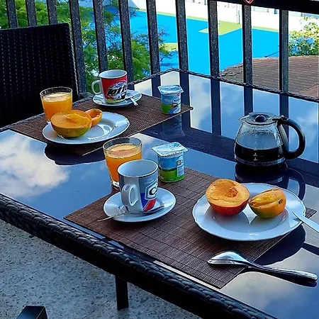 Mit Schoener Aussicht Und Balkon شقة